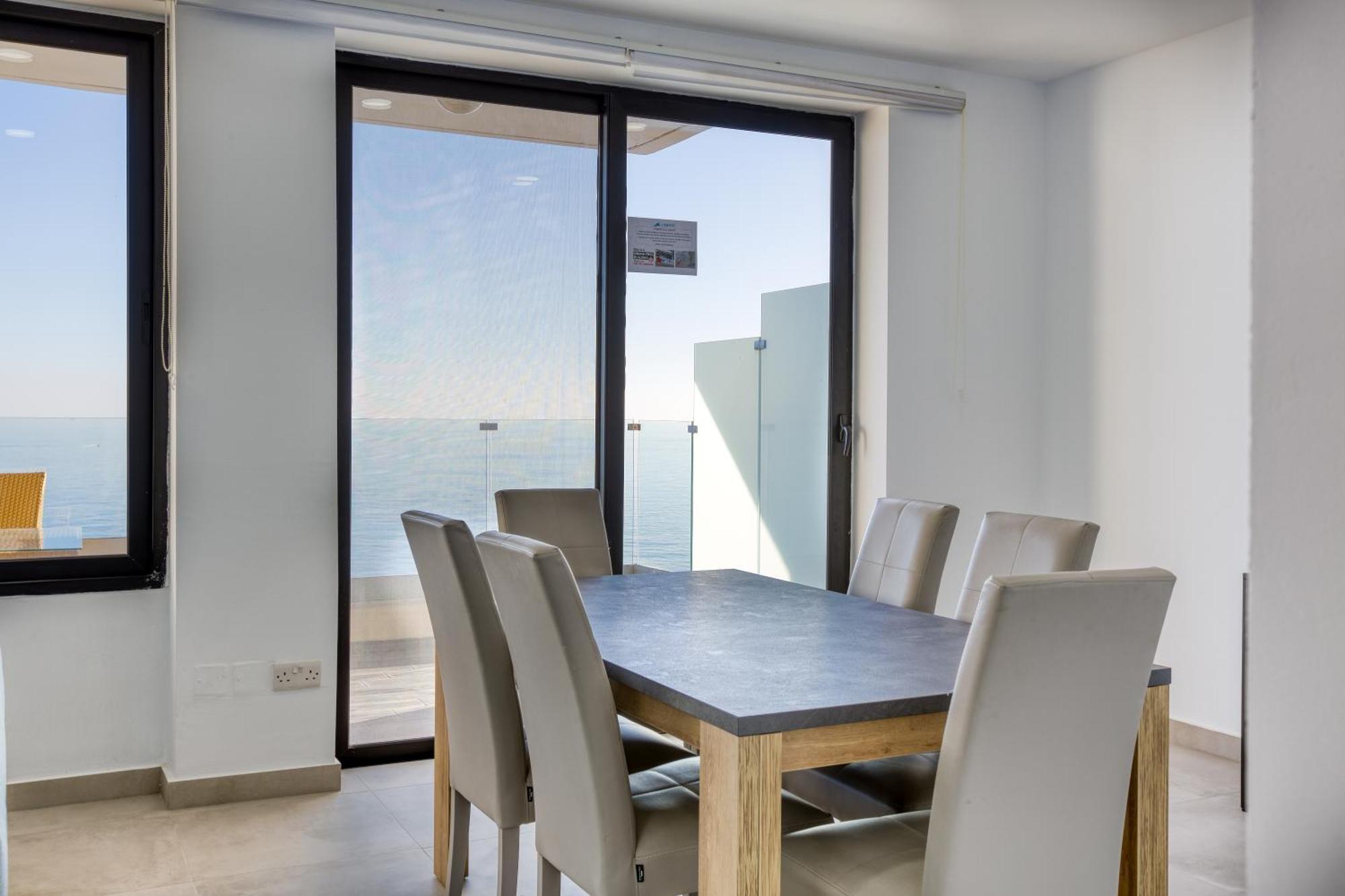 Seafront Sliema Apartment With Balcony & Sea Views By Jl Luaran gambar
