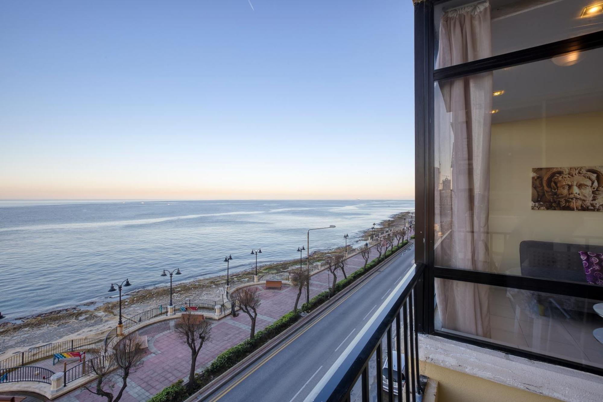 Seafront Sliema Apartment With Balcony & Sea Views By Jl Luaran gambar