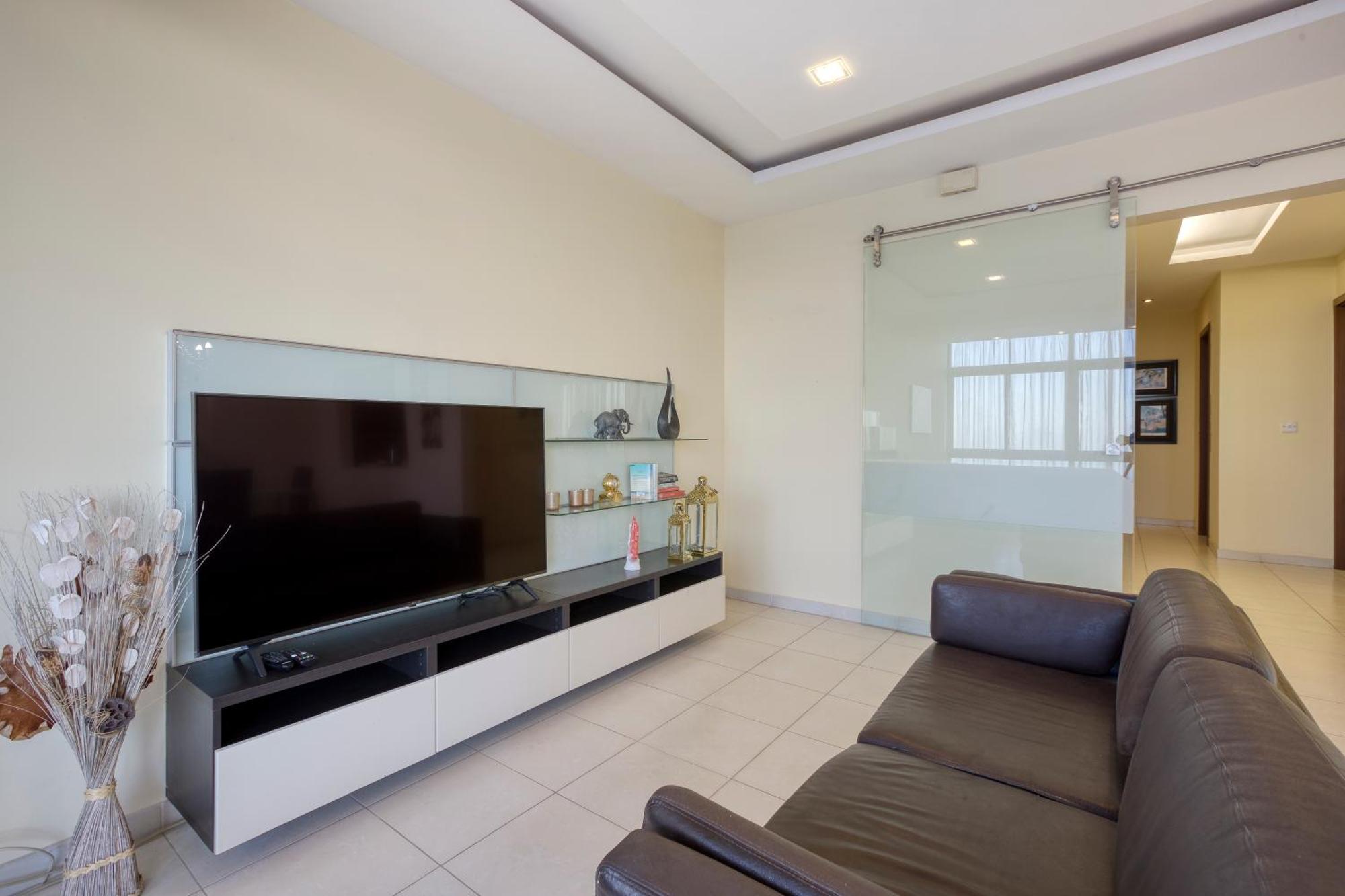 Seafront Sliema Apartment With Balcony & Sea Views By Jl Luaran gambar