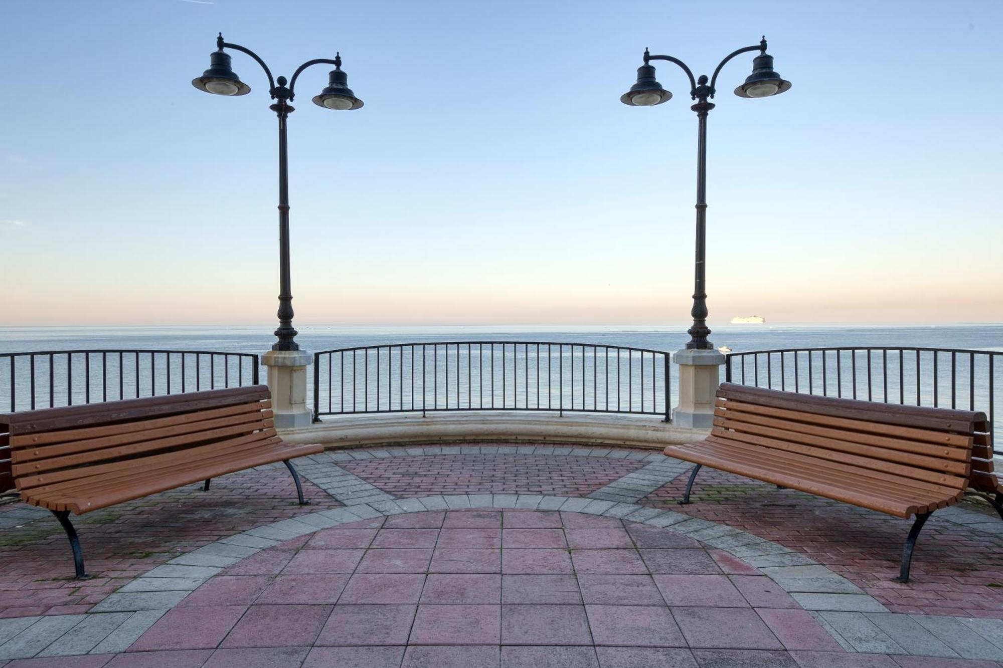 Seafront Sliema Apartment With Balcony & Sea Views By Jl Luaran gambar