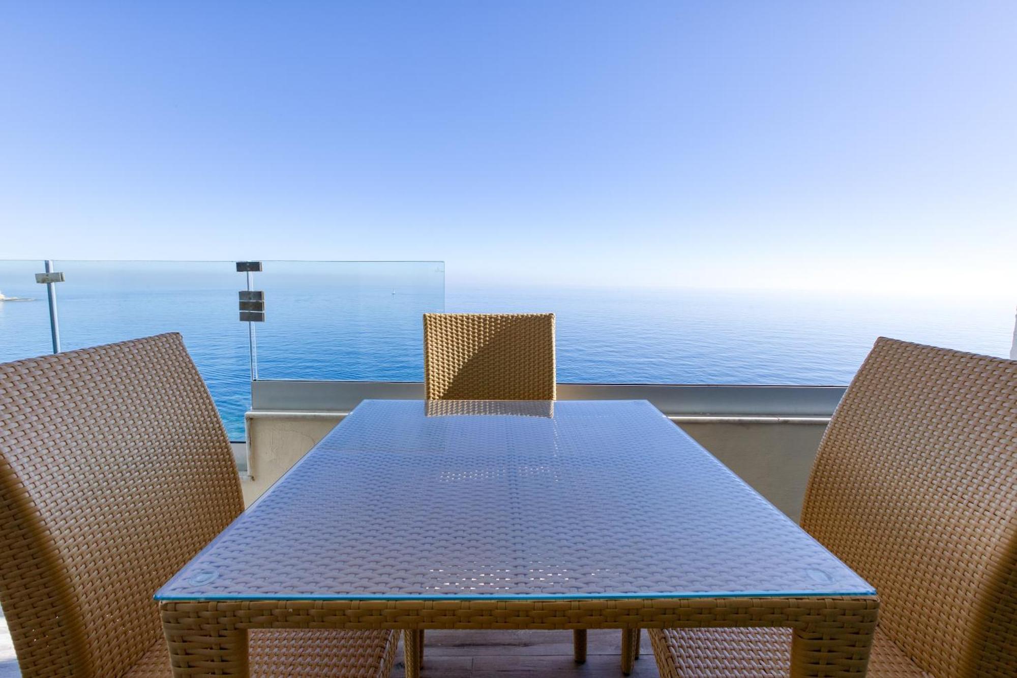 Seafront Sliema Apartment With Balcony & Sea Views By Jl Luaran gambar