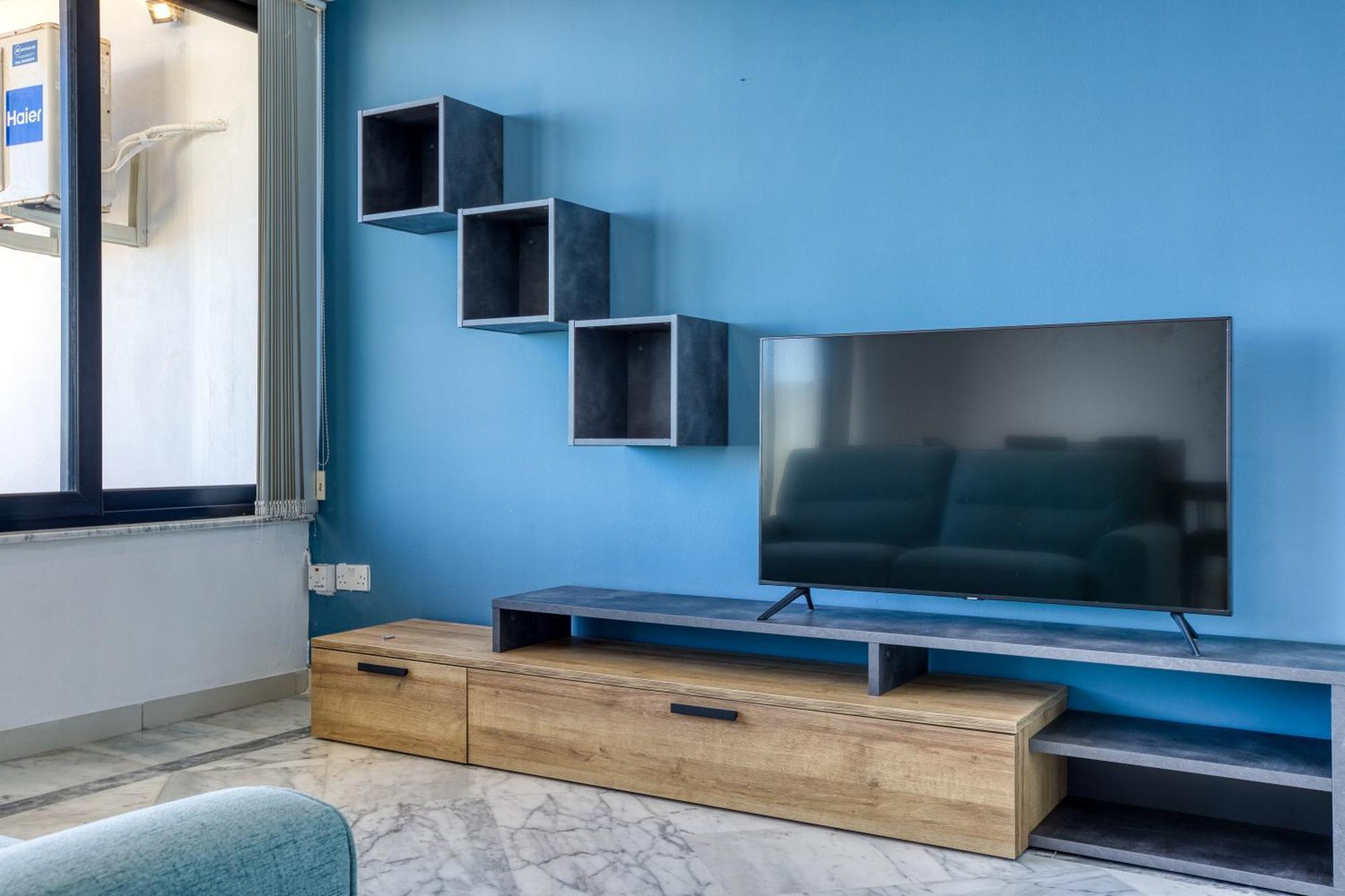 Seafront Sliema Apartment With Balcony & Sea Views By Jl Luaran gambar