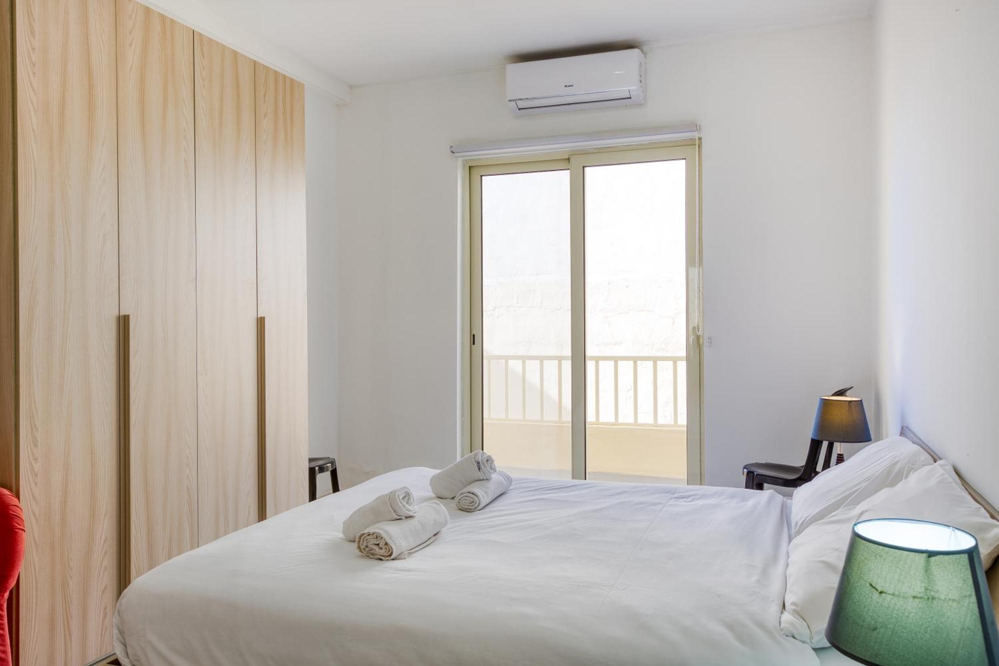 Seafront Sliema Apartment With Balcony & Sea Views By Jl Luaran gambar