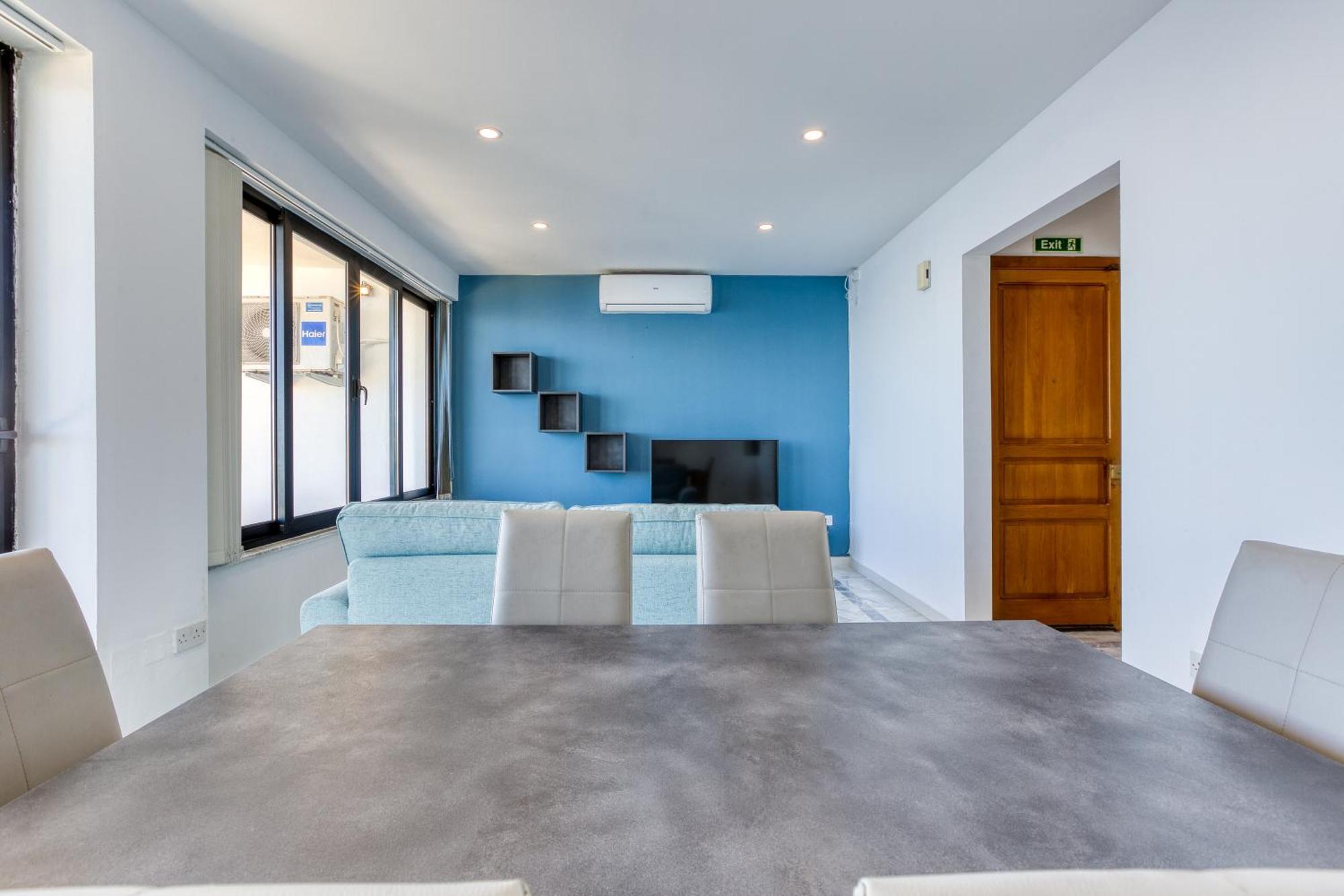 Seafront Sliema Apartment With Balcony & Sea Views By Jl Luaran gambar