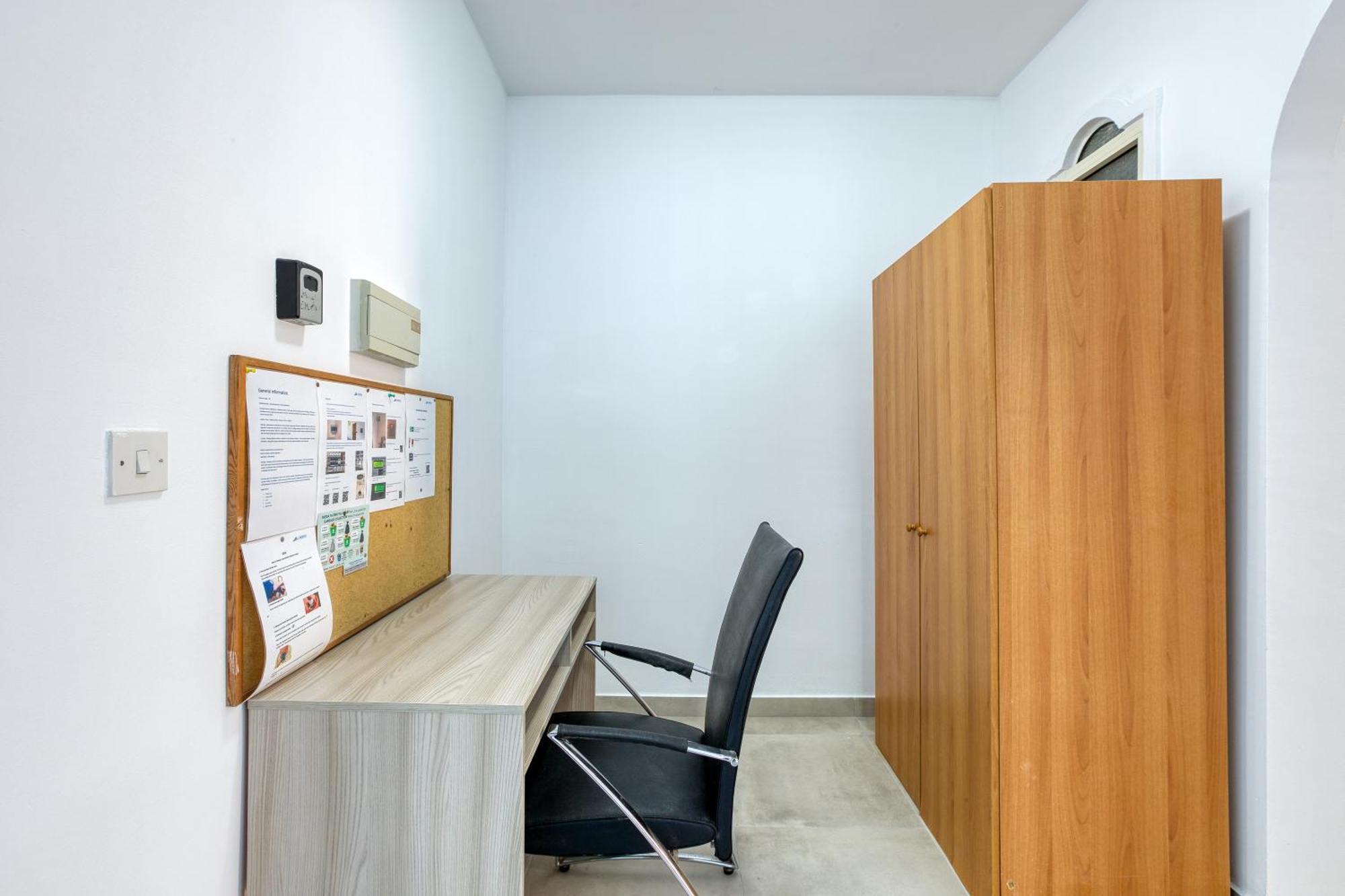 Seafront Sliema Apartment With Balcony & Sea Views By Jl Luaran gambar