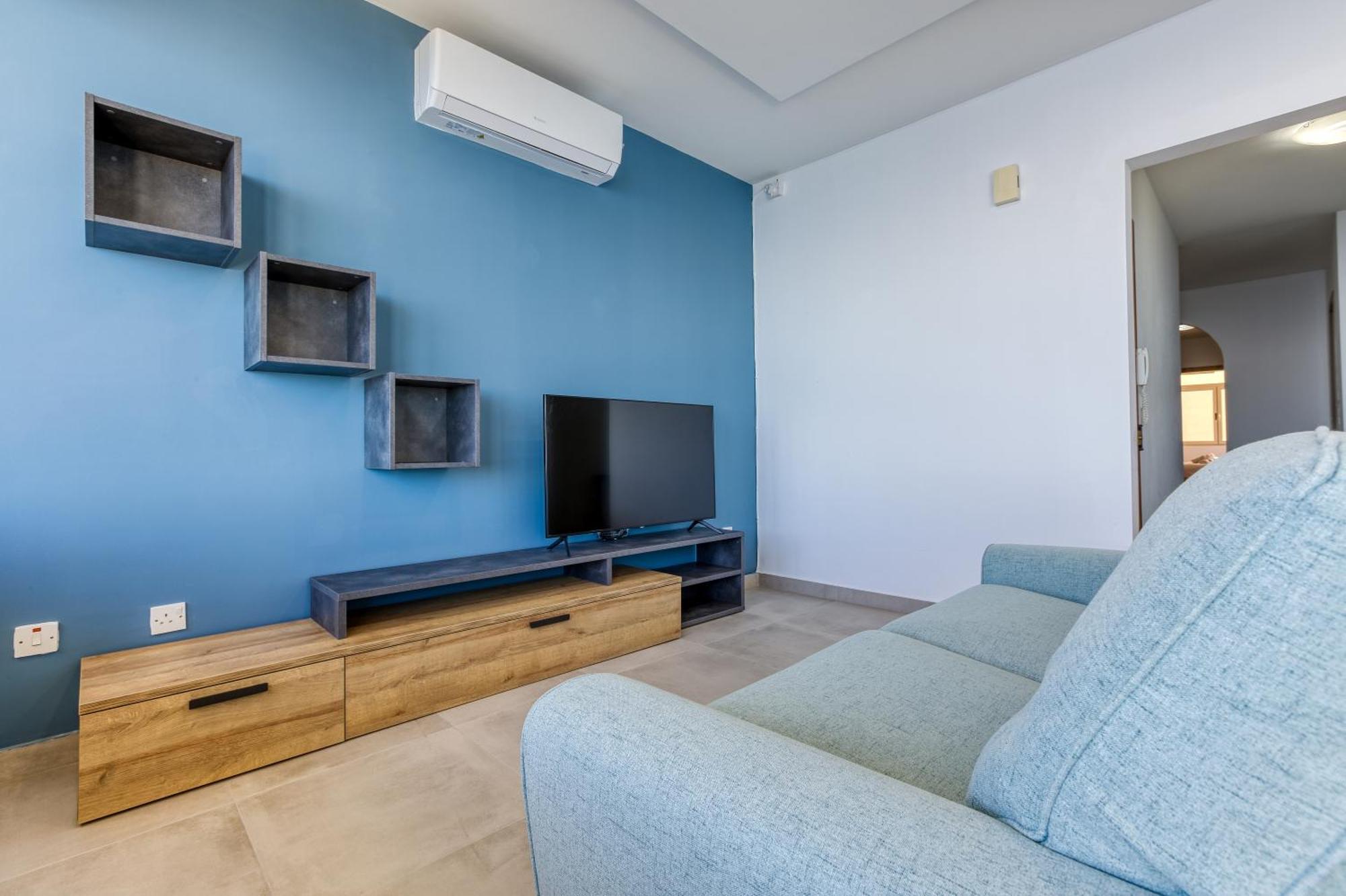 Seafront Sliema Apartment With Balcony & Sea Views By Jl Luaran gambar