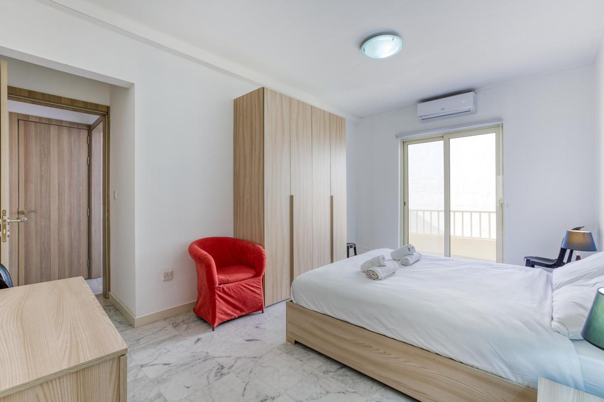 Seafront Sliema Apartment With Balcony & Sea Views By Jl Luaran gambar