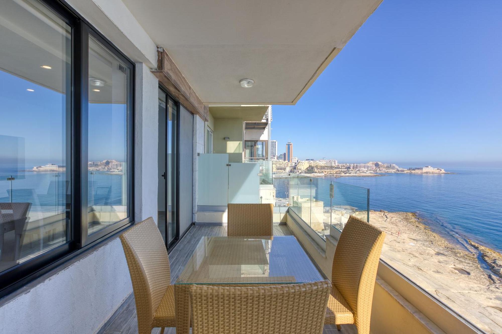 Seafront Sliema Apartment With Balcony & Sea Views By Jl Luaran gambar